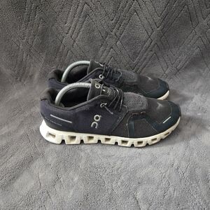 On Cloud 5 Running Shoes Womens Sz 7.5 Athletic Sneakers Trainers Black White.